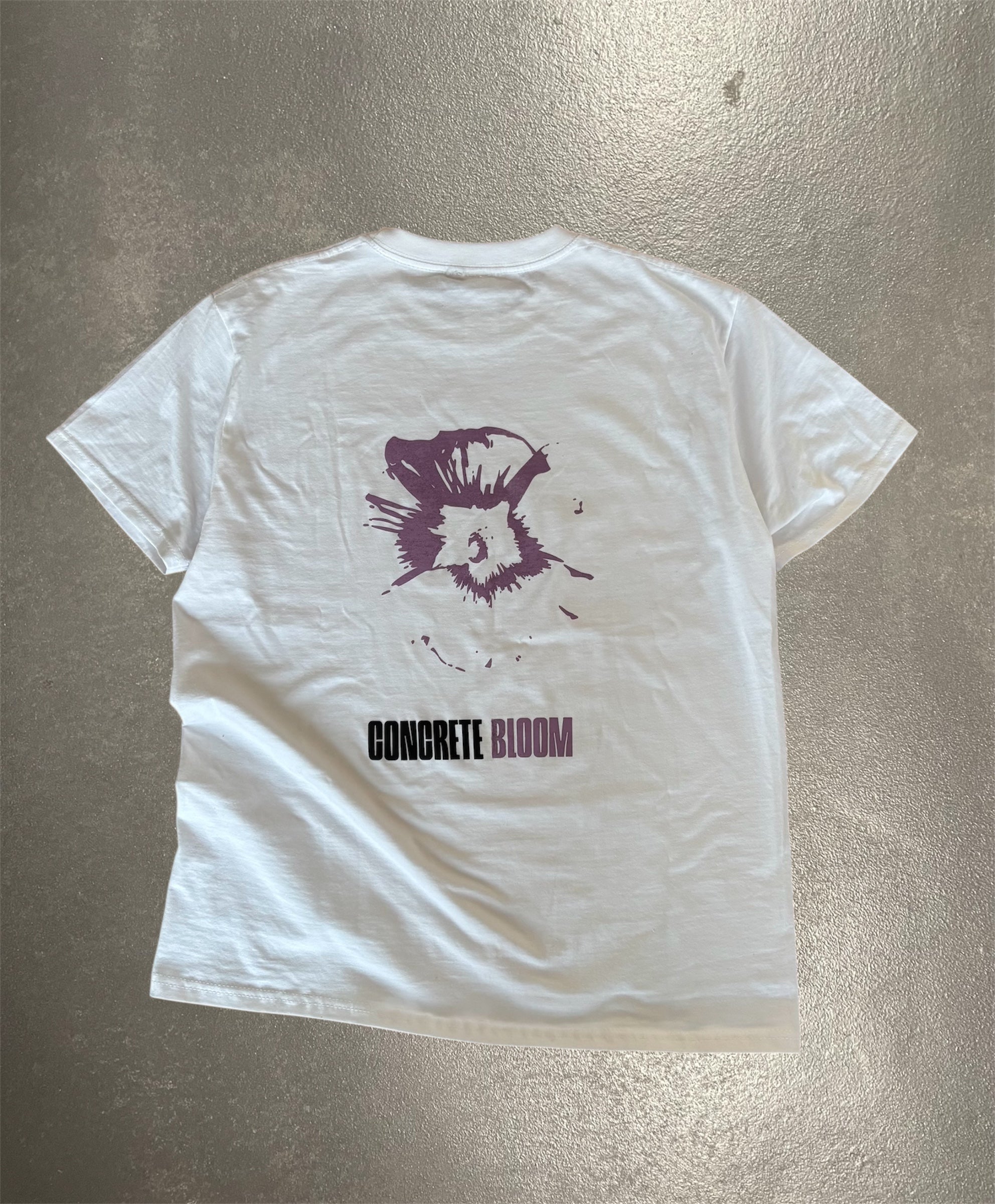 T-shirt concrete bloom